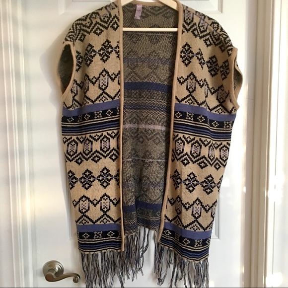 {Alga} Sleeveless Fringe Poncho / Shawl, Medium - Picture 3 of 7